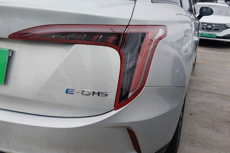 Used Hongqi E-QM5 2022 431 km Charge & Enjoy Edition
