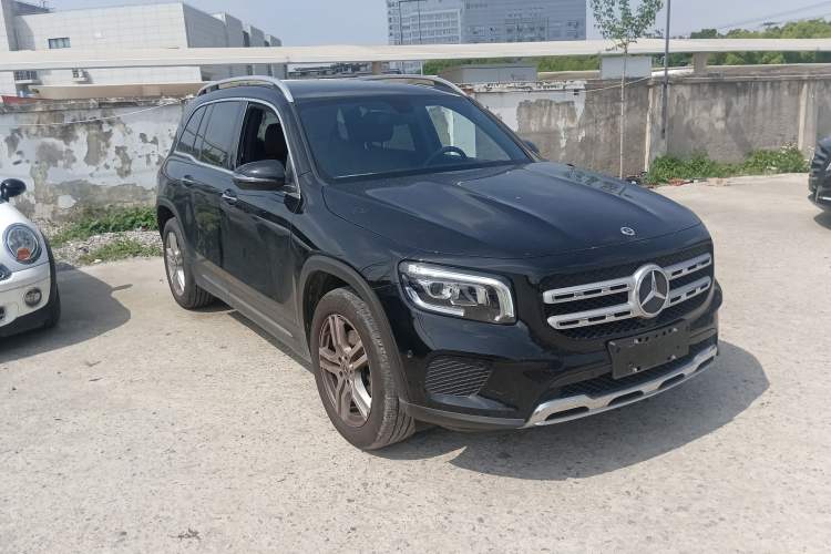 Used Mercedes-Benz GLB 2023 GLB 220 Sport Edition Front Right 45 Deg