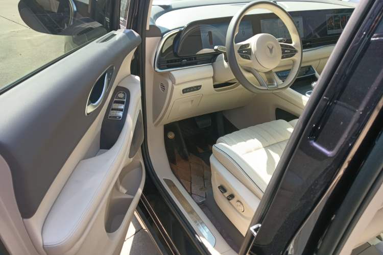 Used VOYAH Dream 2024 PHEV Extended-Range Premium Edition
