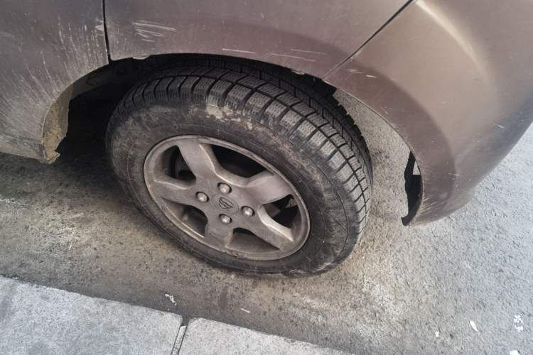 Used Hafei Zhongyi V5 2013 1.3L Luxury Model M13R Right Front Wheel Hub