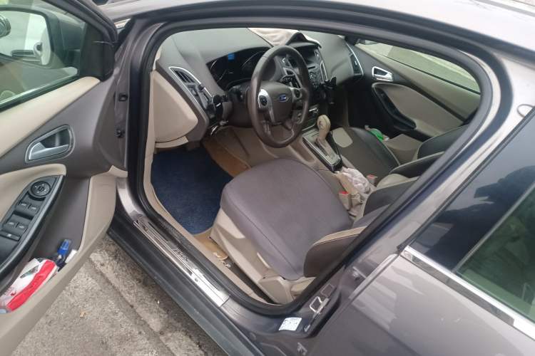 Used Ford Focus 2012 Sedan 1.6L Automatic Fashion Edition