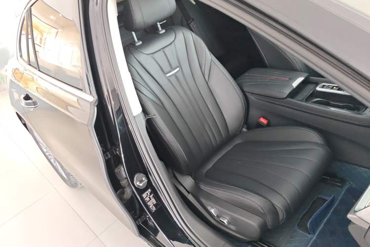 Used Hongqi H5 2024 1.5T DCT Smart Connect Flagship Edition Right Front Seat