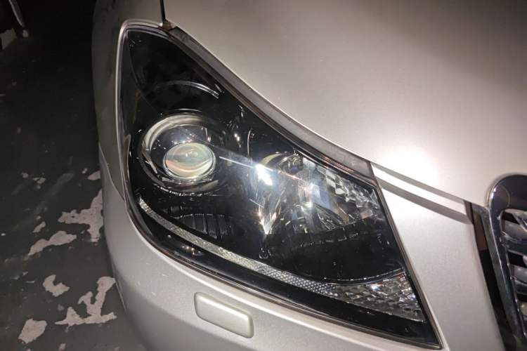 Used Toyota Crown 2011 2.5L Royal Special Edition with Leather and Sunroof Right Front Headlight