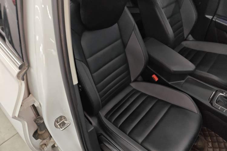 Used Volkswagen Sagitar 2021 200TSI DSG Comfort Connect Edition Right Front Seat