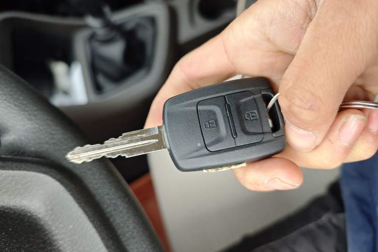 Used Wuling Hongguang V 2022 1.5L Jingqu Edition Electric-Assist LAR Vehicle Key