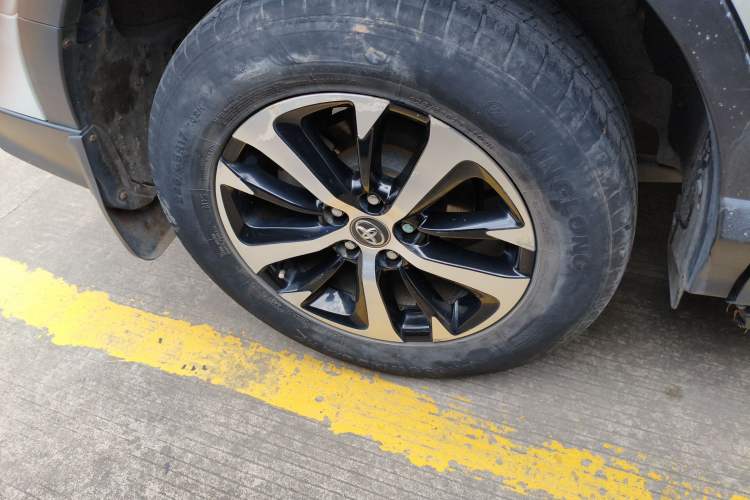 Used Toyota RAV4 2019 2.0L CVT Two-Wheel Drive Luxury Version China VI Standard