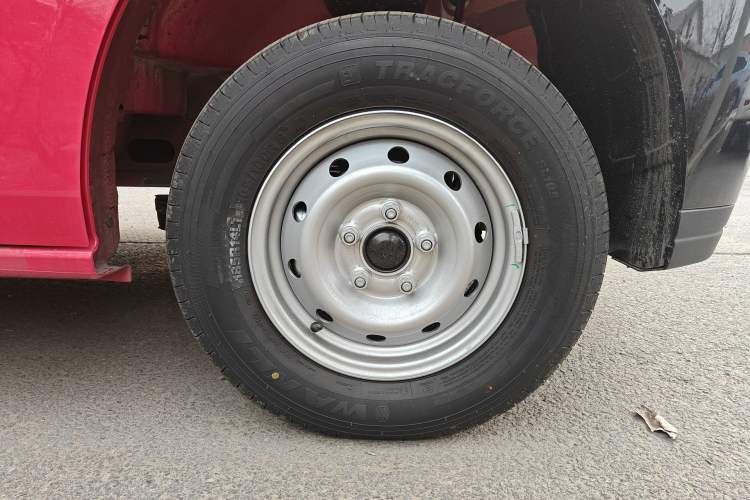 Used JMC E Fushun 2025 Model, Blind Window Version, 41.86 kWh, Short Axle, Low-roof, 3.0 tons
