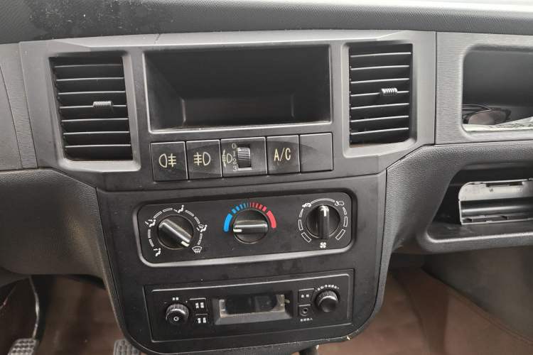 Used Wuling Zhiguang 2013 1.0L Practical Version Audio And AC Panel