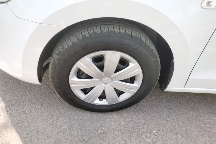 Used Volkswagen Jetta 2015 1.6L Automatic Fashion Model