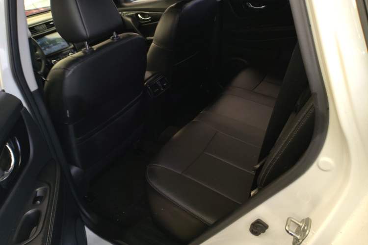 Used Nissan X-Trail 2019 2.5L CVT Smart Connect Leading Edition 4WD Left Rear Seat