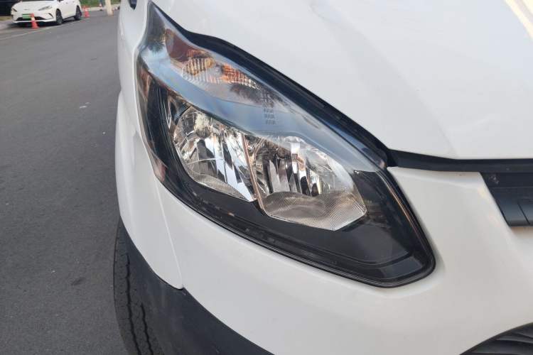 Used Ford Transit 2017 2.0T Gasoline Multi-Purpose Commercial Vehicle Short Wheelbase Low Roof China V Standard
