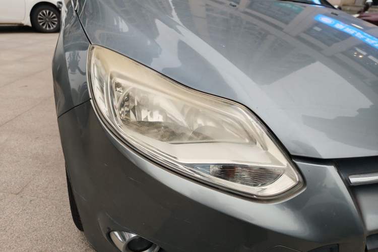 Used Ford Focus 2012 Sedan 1.6L Automatic Fashion Edition
