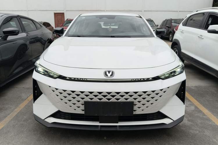 Used Changan UNI-V iDD 2024 Blue Whale Smart Electric iDD 136km ZhiKu Model