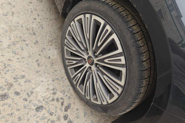 Used Hongqi H5 2022 Classic Model Facelift 1.5T DCT Qiyun Edition Right Front Wheel Hub