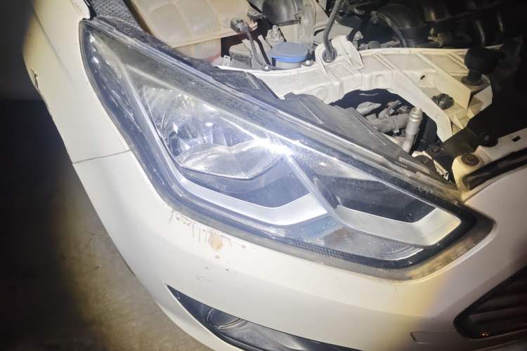 Used Ford Escort 2015 1.5L Automatic Comfort Edition Right Front Headlight