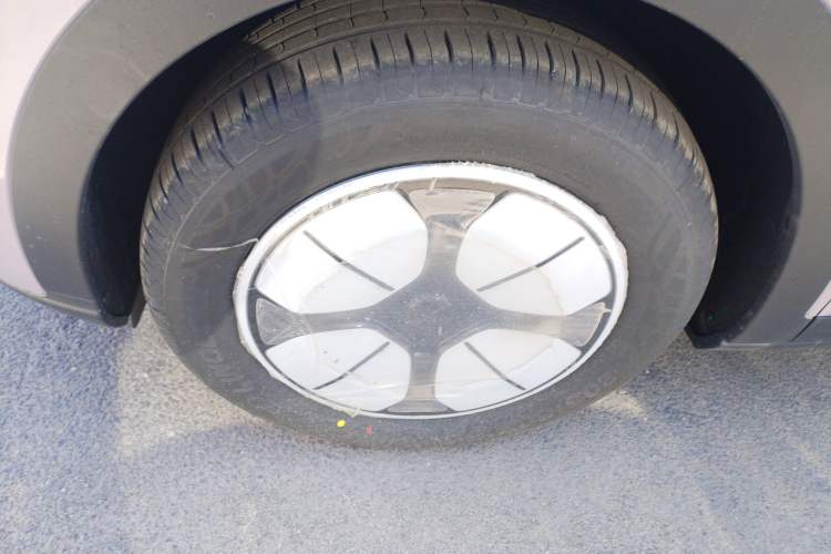 Used Geely Galaxy Geome 2026 Model 310km Youth Edition Left Front Wheel Hub