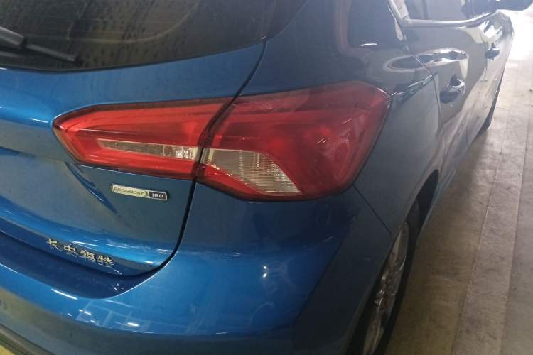 Used Ford Focus 2020 Hatchback EcoBoost 180 Automatic Trend Edition Exterior 3