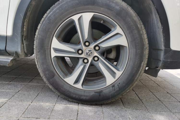 Used Toyota RAV4 2015 2.0L CVT Two-Wheel Drive Fashion Edition
