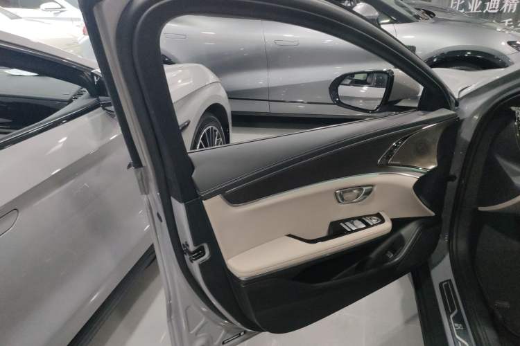 Used BYD Han 2025 DM-i Intelligent Driving Edition 125KM LiDAR Flagship Model