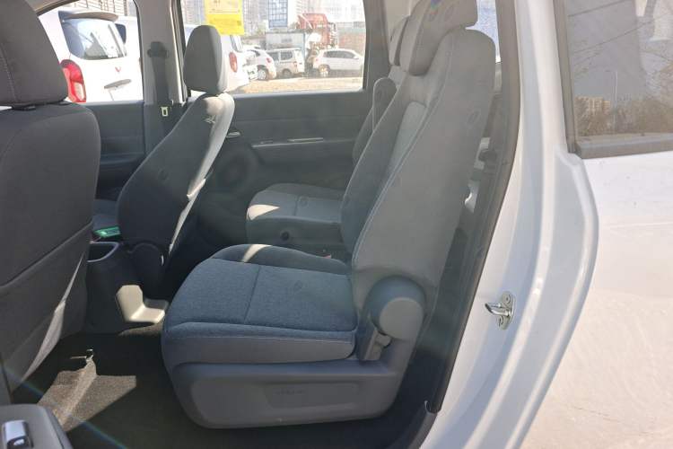 Used Wuling Hongguang New Energy 2025 Extended-Range Hybrid 50KM Comfort Version Left Rear Seat