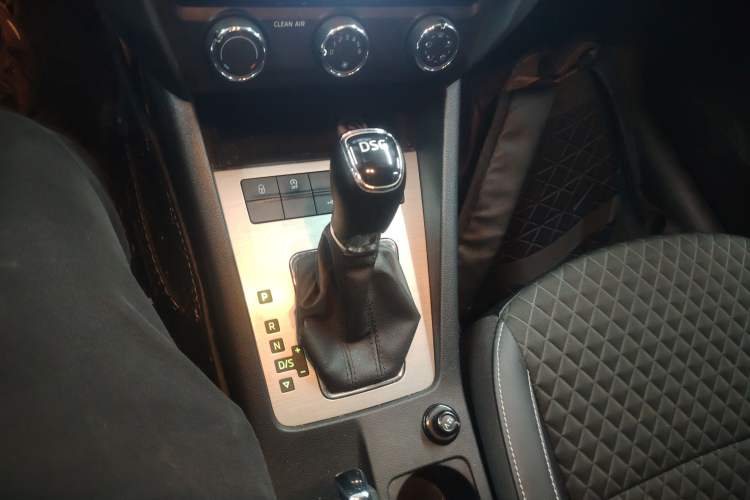 Used Skoda Octavia 2019 TSI280 DSG SmartDrive Luxury Edition China VI Gear Lever