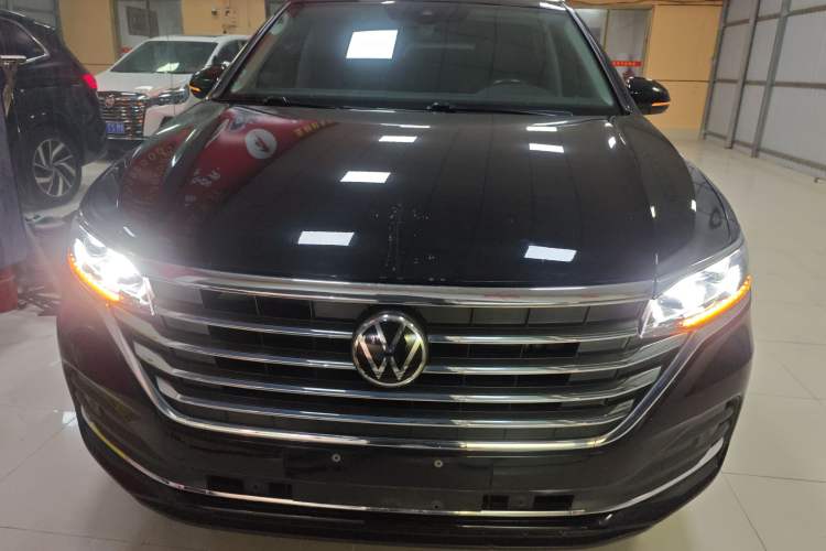 Used Volkswagen Viloran 2023 380TSI Luxury Edition Front