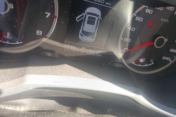 Used Geely Auto Emgrand X7 Sport 2016 1.8TD Automatic ZhiShang Model Odometer Close Up