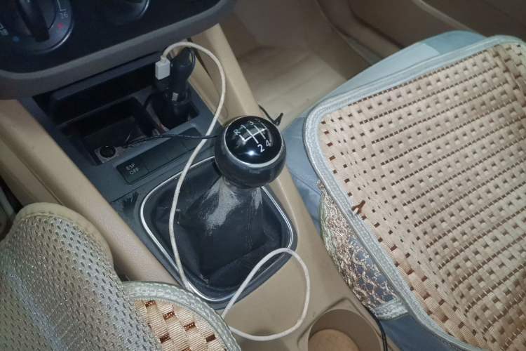 Used Volkswagen Sagitar 2009 1.6L Manual Fashion Model with Leather Interior