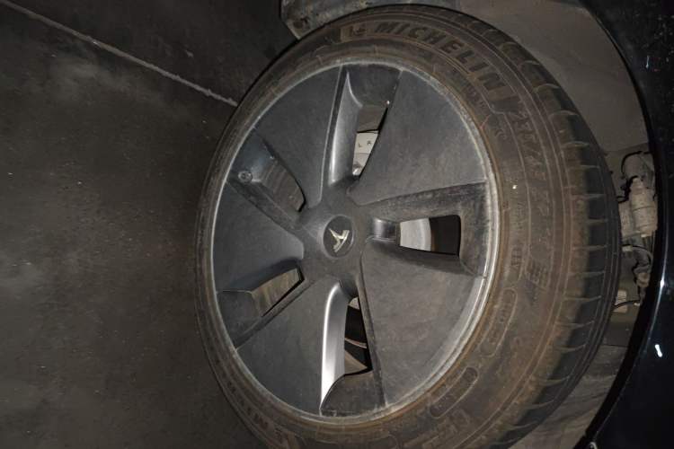 Used Tesla Model 3 2022 Rear-Wheel-Drive Version Right Front Wheel Hub