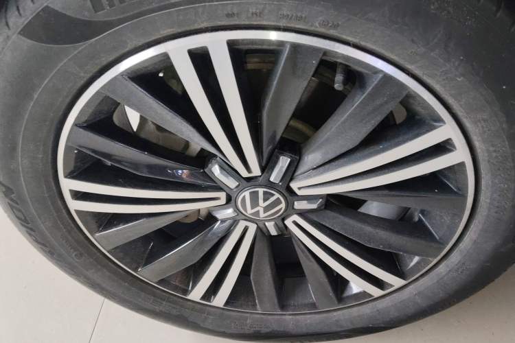 Used Volkswagen Tiguan L 2020 330TSI Automatic Two-Wheel Drive Panoramic Comfort Edition China VI Standard Exterior 4