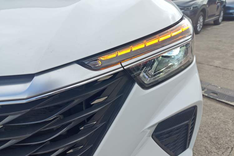 Used Roewe RX5 2023 PLUS 330TGI Automatic Trendsetting Smart Edition
