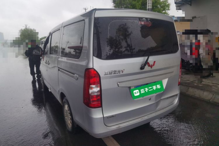 Used Wuling Rongguang V 2015 1.2L Standard Version
