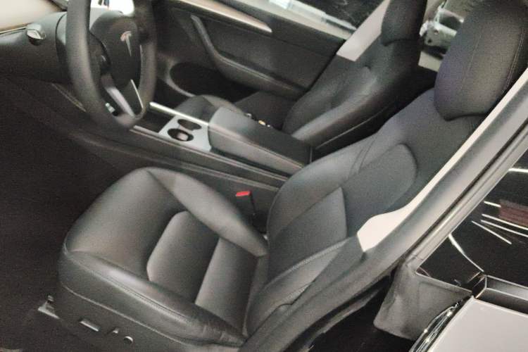 Used Tesla Model Y 2021 Standard Range Rear-Wheel Drive Version Left Front Seat
