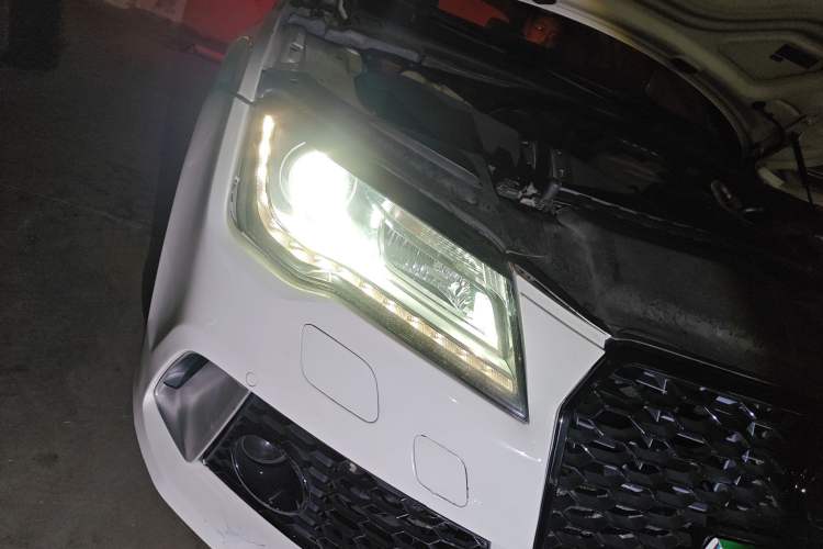 Used Audi A7 2013 50 TFSI quattro Comfort trim Right Front Headlight