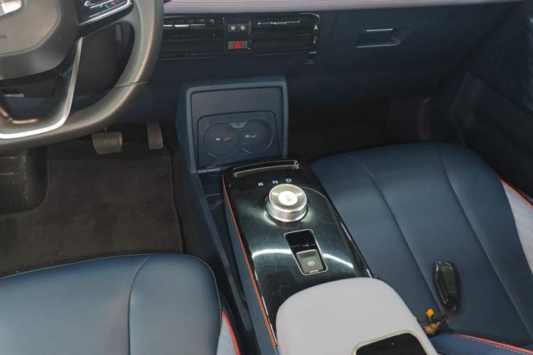 Used Geometry E Firefly 2023 320KM Cute & Handsome Tiger 5 Seats Gear Lever