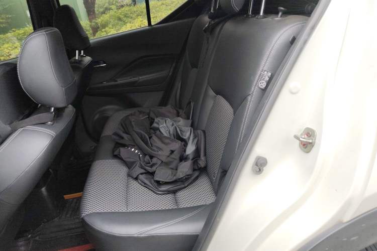 Used Nissan Kicks 2018 1.5L CVT Smart Connect Luxury Edition
