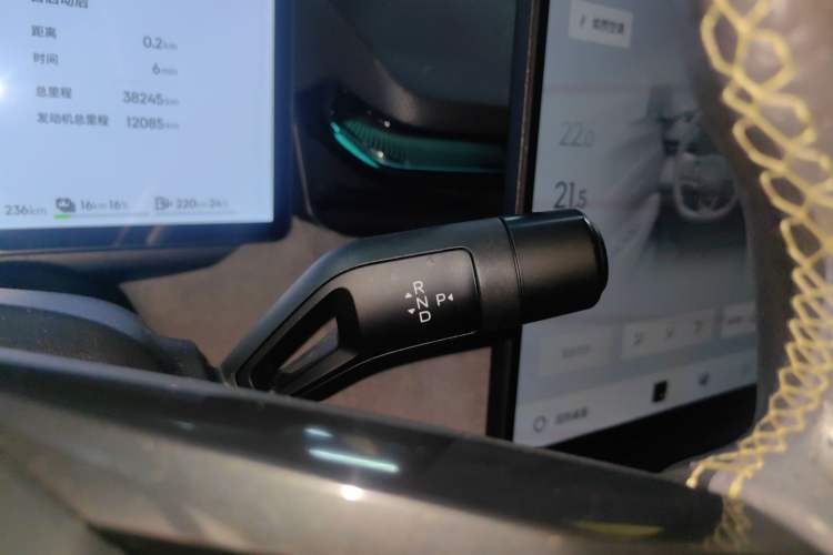 Used Lynk & Co 08 EM-P 2023 120km Long-Range Halo Gear Lever