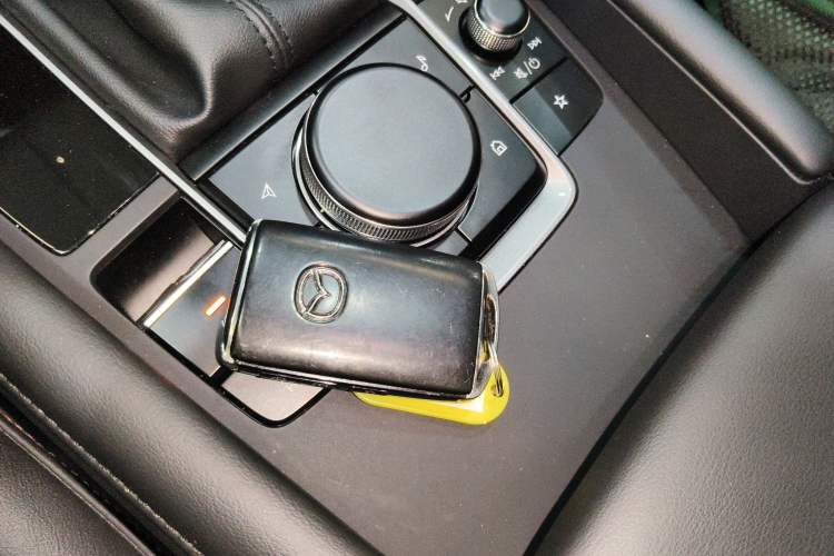 Used Mazda 3 Axela 2020 1.5L Automatic Luxury Version
