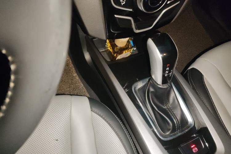 Used Luxgen U6 SUV 2014 1.8T Fashion Edition Gear Lever