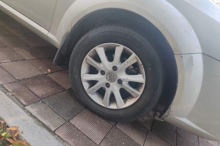 Used Buick Excelle 2013 1.5L Automatic Classic Model Right Front Wheel Hub