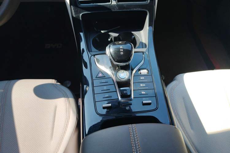 Used BYD Qin PLUS 2024 HONOR Edition DM-i 55KM Leading Model
