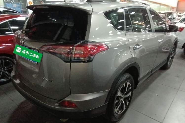 Used Toyota RAV4 2016 2.0L CVT Two-Wheel Drive Fashion Edition China V Standard Rear Right 45 Deg