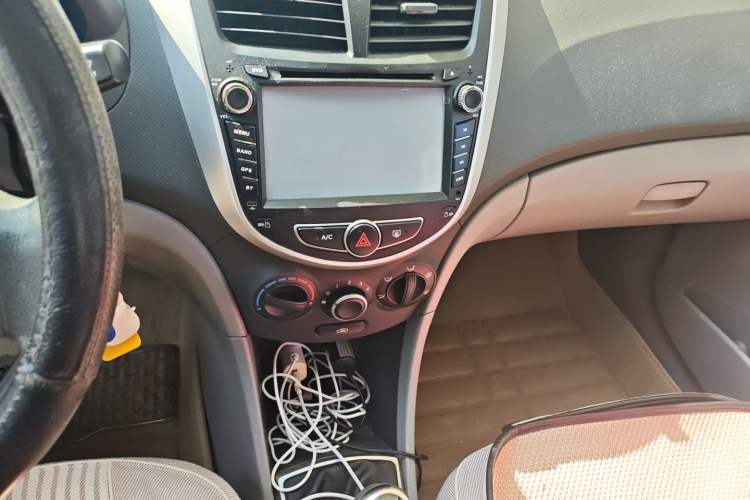 Used Hyundai Verna (older generation) 2014 1.4L Manual Smart GLS Trim
