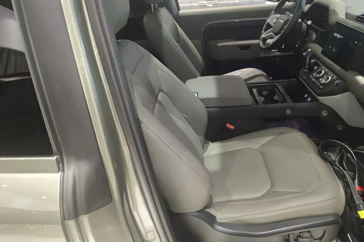 Used Land Rover Defender 2023 Facelift 90 2.0T P300 SE