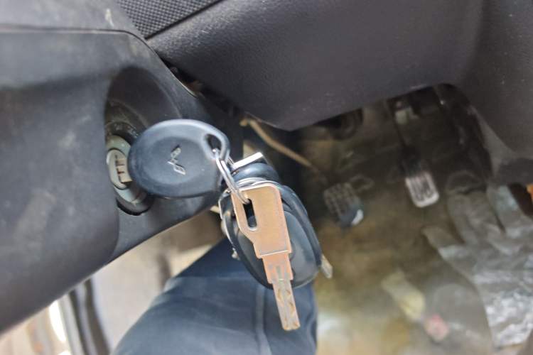 Used Wuling Rongguang 2012 1.2L Extended Basic Version LJY Vehicle Key