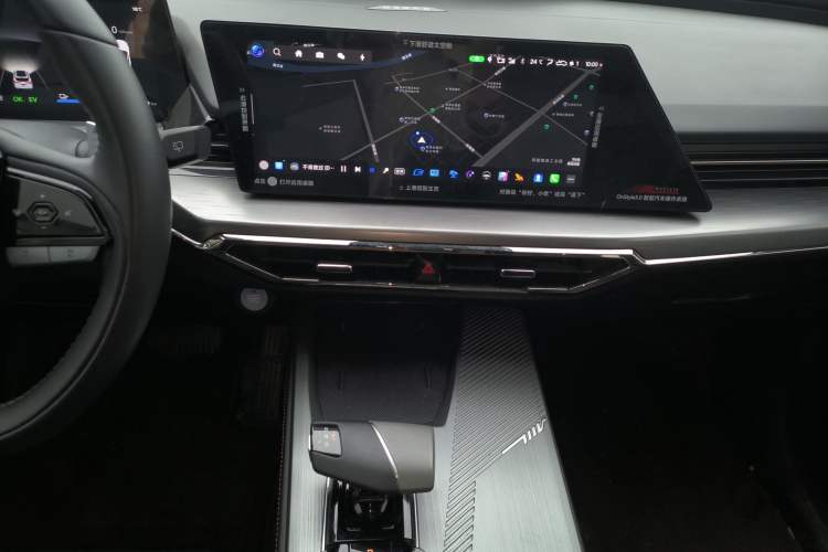 Used Oshan Z6 New Energy 2023 ZhiDian iDD 150KM Flagship PLUS Smart Parking Edition