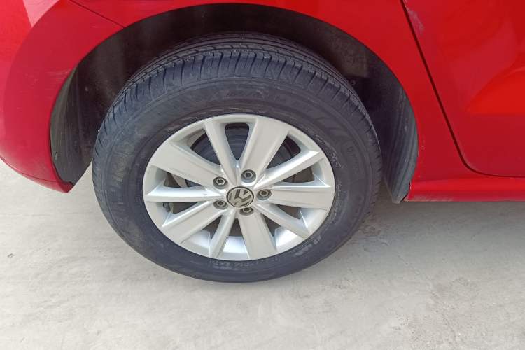 Used Volkswagen Polo 2016 1.4L Manual Fashion Model Exterior 5