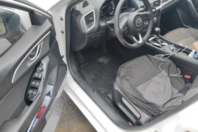 Used Mazda 3 Axela 2019 Cloud-Controlled Sedan 1.5L Automatic Luxury Model China VI Standard
