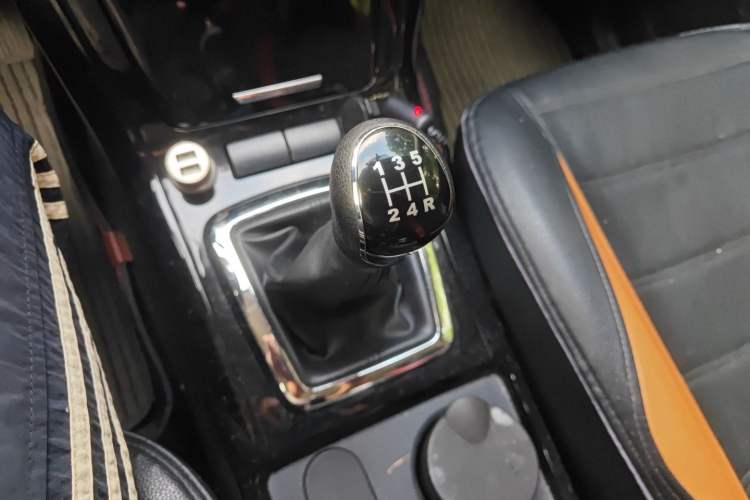 Used HYOSOW S3 2015 1.5L Luxury Model China V Standard