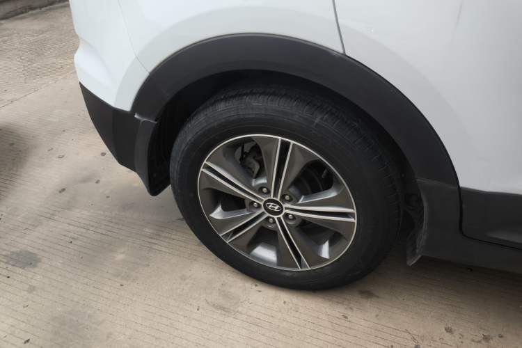 Used Hyundai ix25 2015 1.6L Automatic Two-Wheel-Drive Deluxe DLX Model